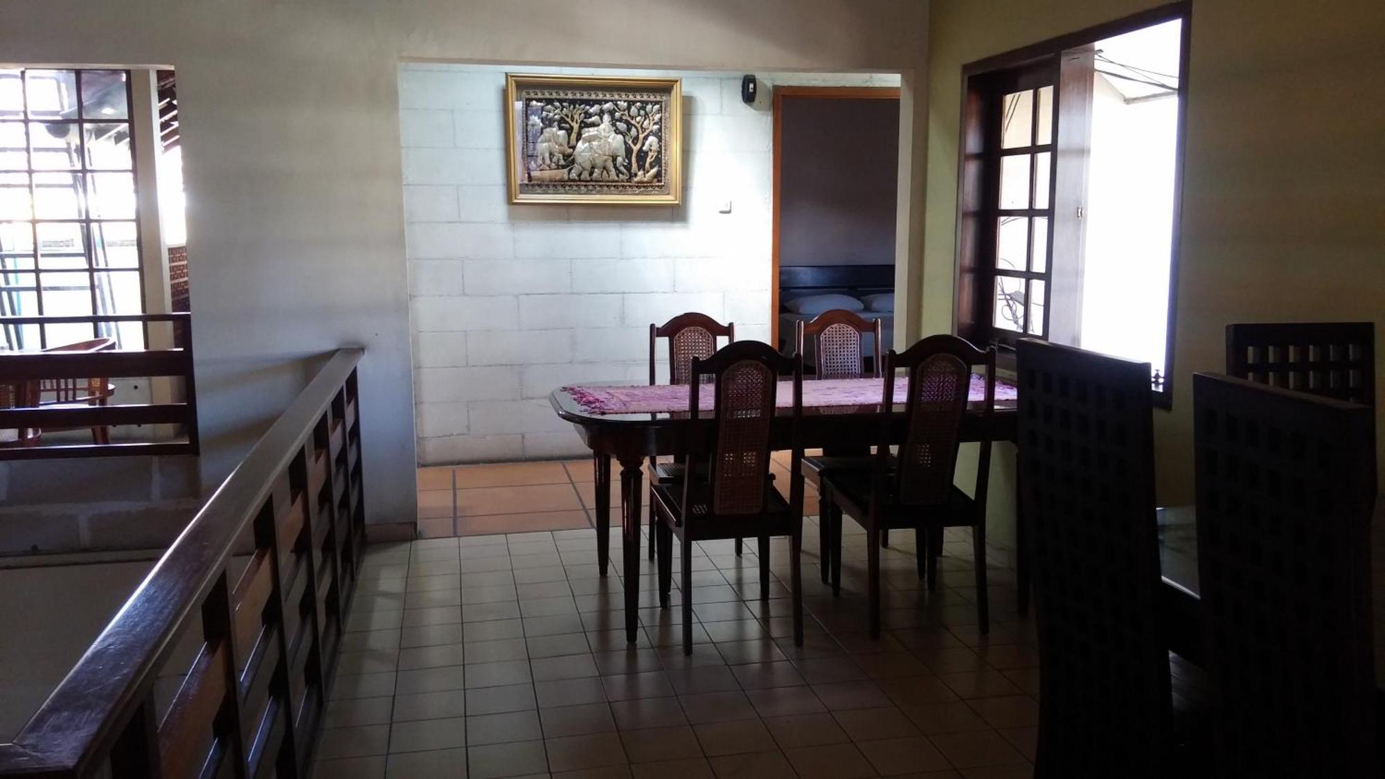 Peye Guesthouse Malang Extérieur photo