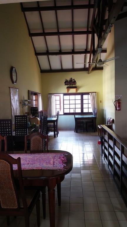 Peye Guesthouse Malang Extérieur photo
