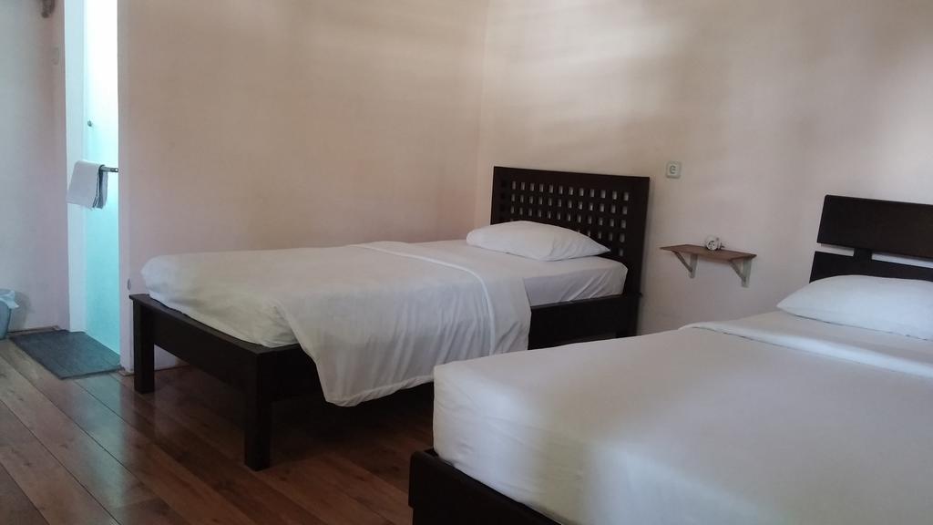 Peye Guesthouse Malang Extérieur photo