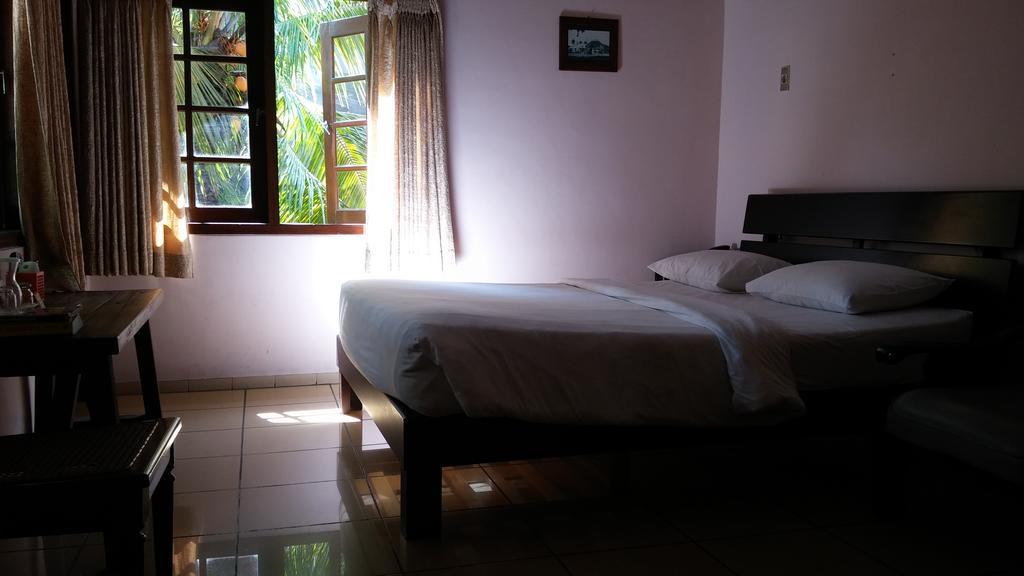 Peye Guesthouse Malang Extérieur photo