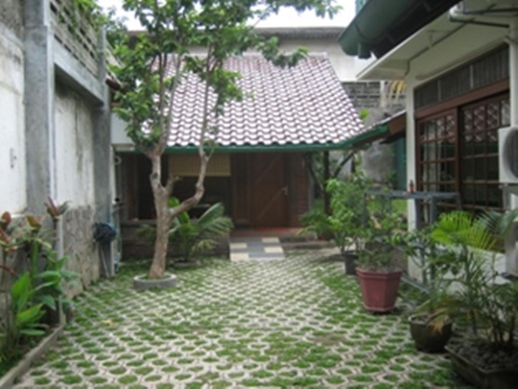 Peye Guesthouse Malang Extérieur photo