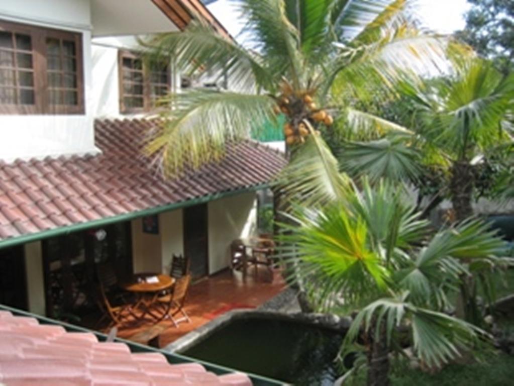Peye Guesthouse Malang Extérieur photo