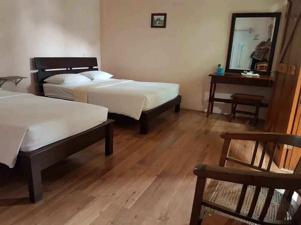 Peye Guesthouse Malang Extérieur photo