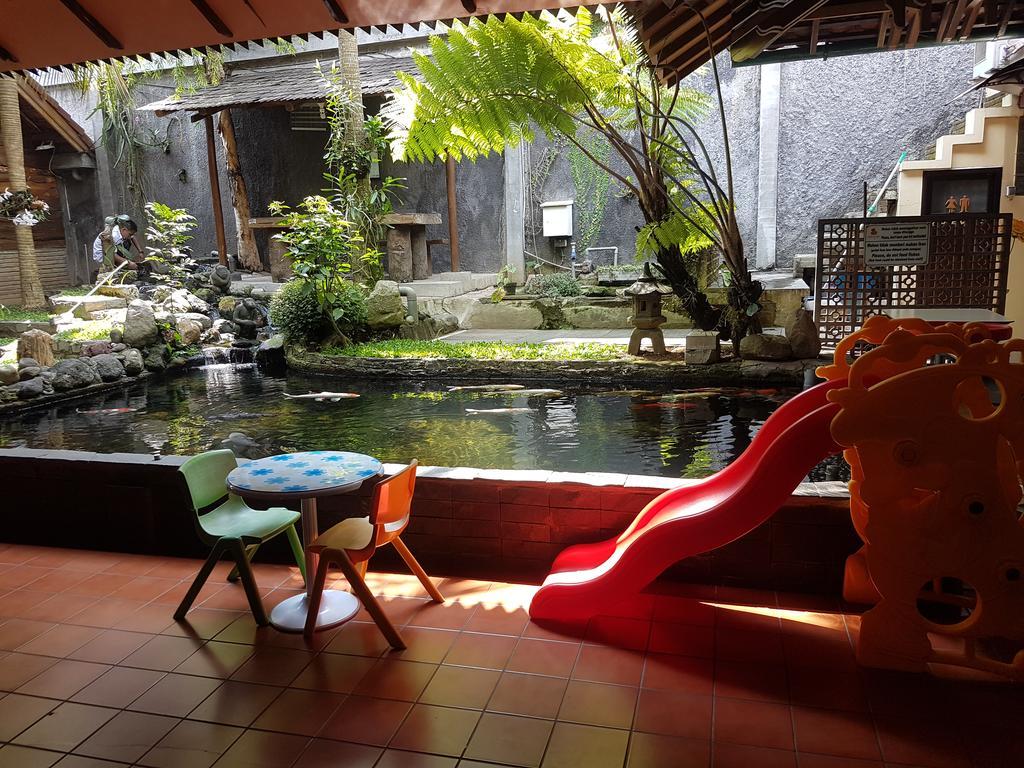 Peye Guesthouse Malang Extérieur photo
