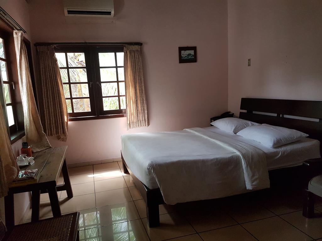 Peye Guesthouse Malang Extérieur photo