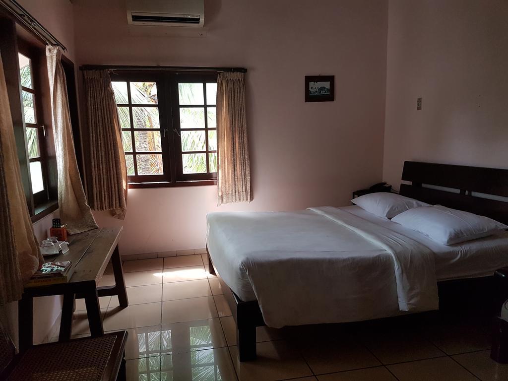 Peye Guesthouse Malang Extérieur photo