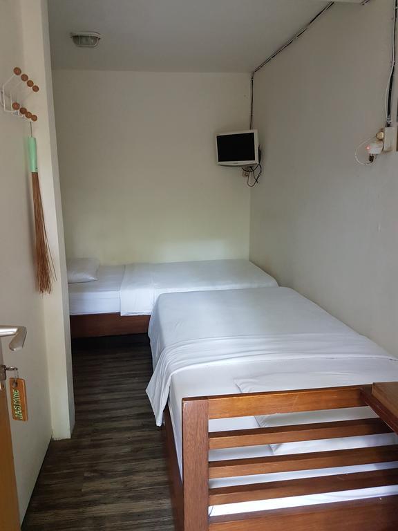 Peye Guesthouse Malang Extérieur photo