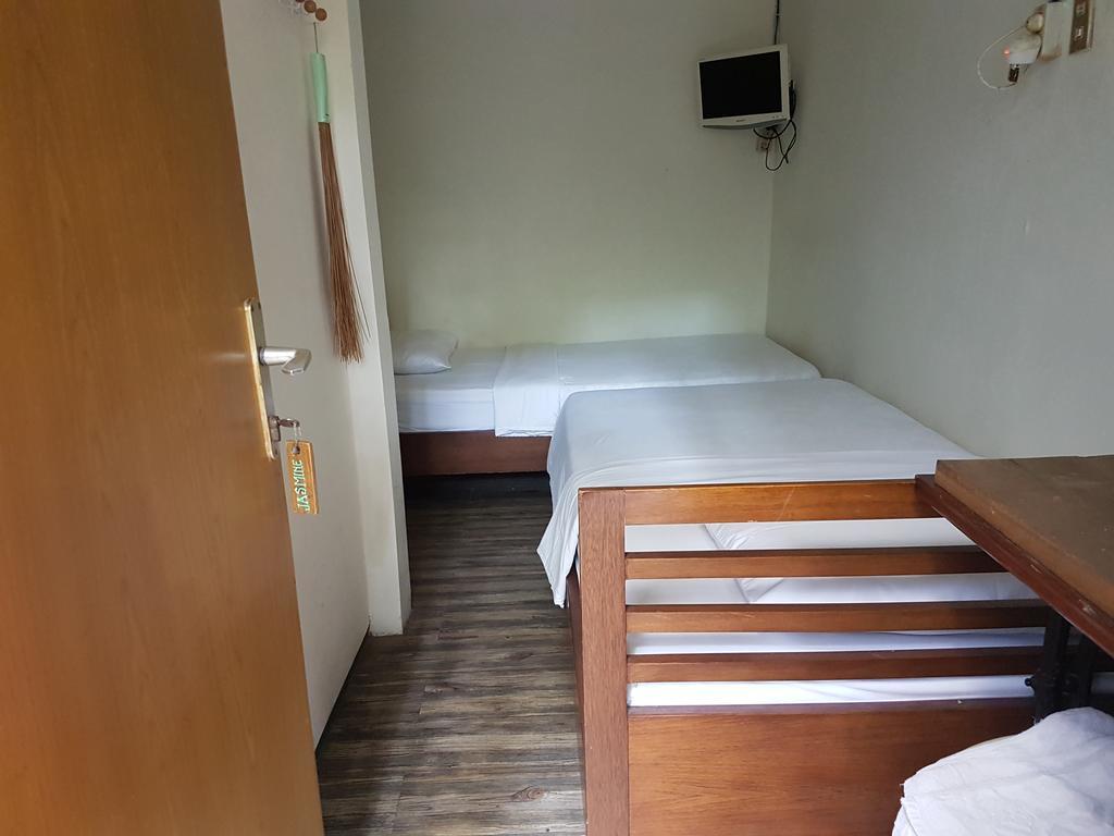 Peye Guesthouse Malang Extérieur photo