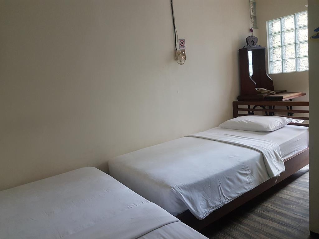 Peye Guesthouse Malang Extérieur photo