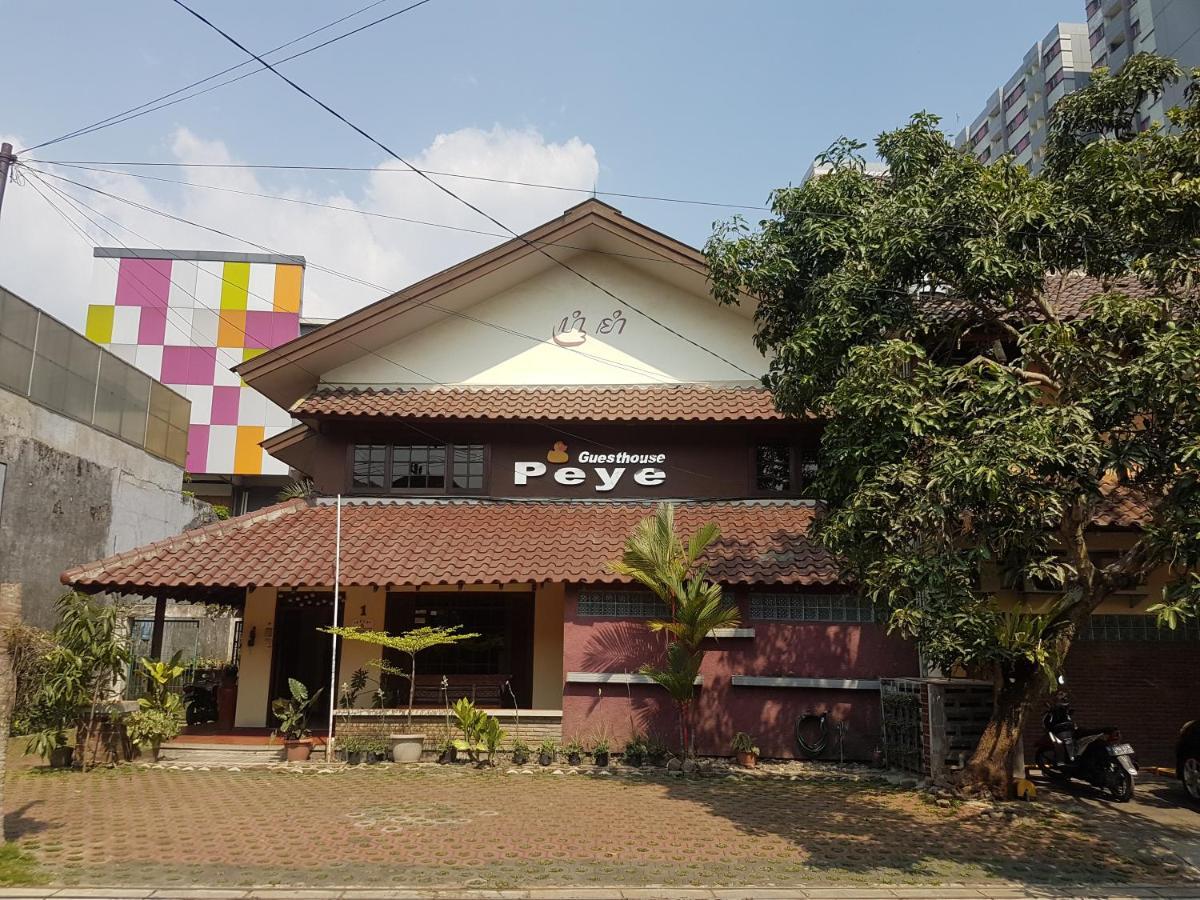 Peye Guesthouse Malang Extérieur photo